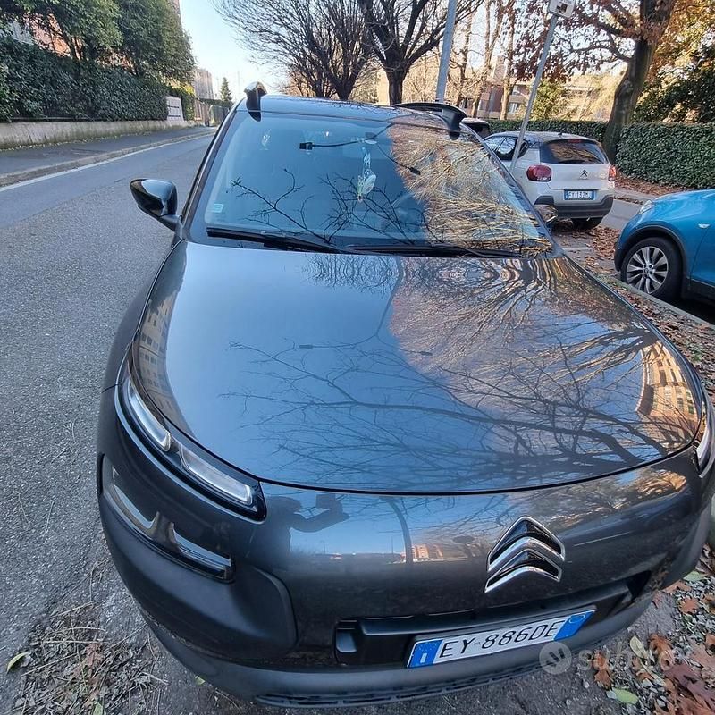 Grigio Usata 2015 Citroën C4 Cactus PureTech Due volumi | 8500 € (Buon prezzo) - Immagine 1/4