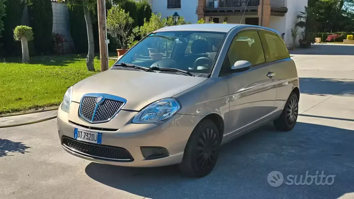 Usado Lancia Ypsilon 60 HP (44 kW) 2009 Citadino