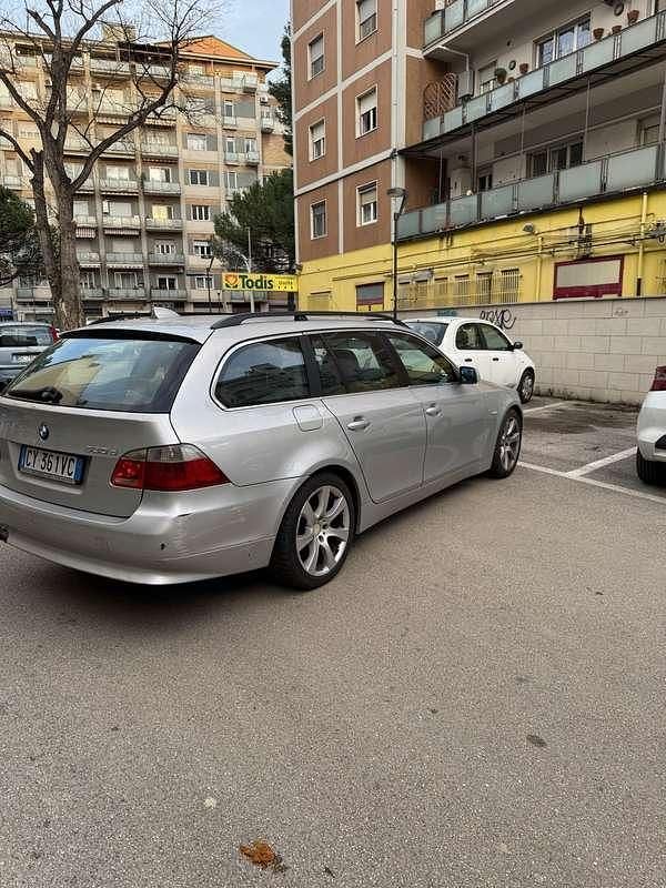 Usata BMW 530 218 CV (160 kW) 2005 Argento Station wagon
