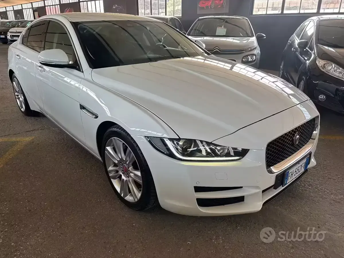 Usata Jaguar XE Business Edition 180 CV (132 kW) 2017 Bianco Berlina