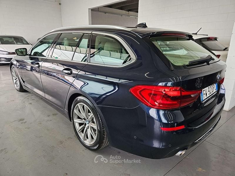 Usata BMW 520 Luxury Line 190 CV (139 kW) 2019 Blu notte Station wagon