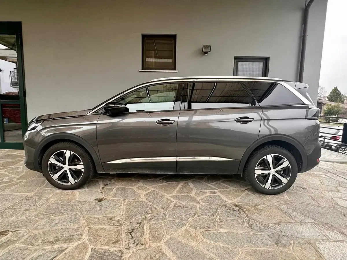 Usata Peugeot 5008 Allure 131 CV (96 kW) 2024 Grigio SUV