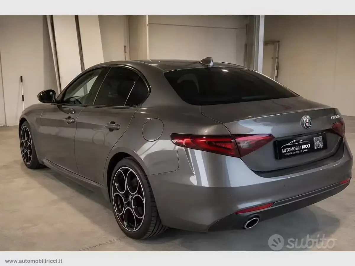 Usata Alfa Romeo Giulia 160 CV (117 kW) 2020 Grigio Berlina