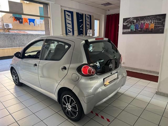 Usata Toyota Aygo Connect Style 2011 Argento Utilitaria