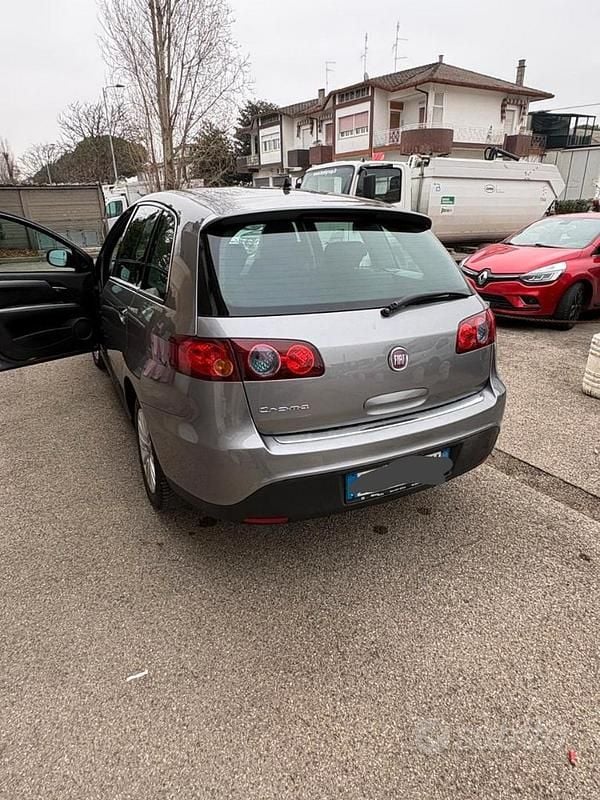 Usata Fiat Croma 150 CV (110 kW) 2009 Grigio Station wagon