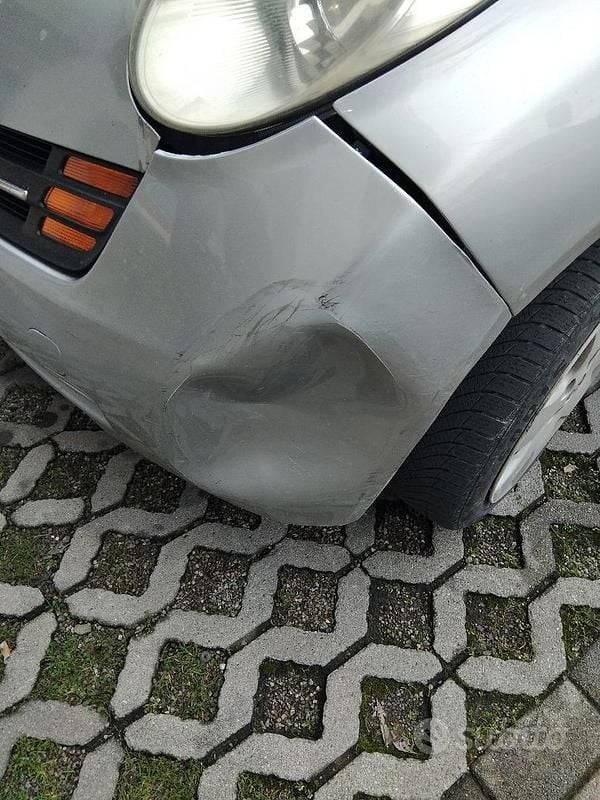 Usata Nissan Micra 82 CV (60 kW) 2006 Grigio Berlina