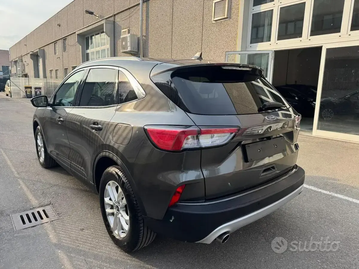 Usata Ford Kuga Titanium 120 CV (88 kW) 2024 Grigio SUV