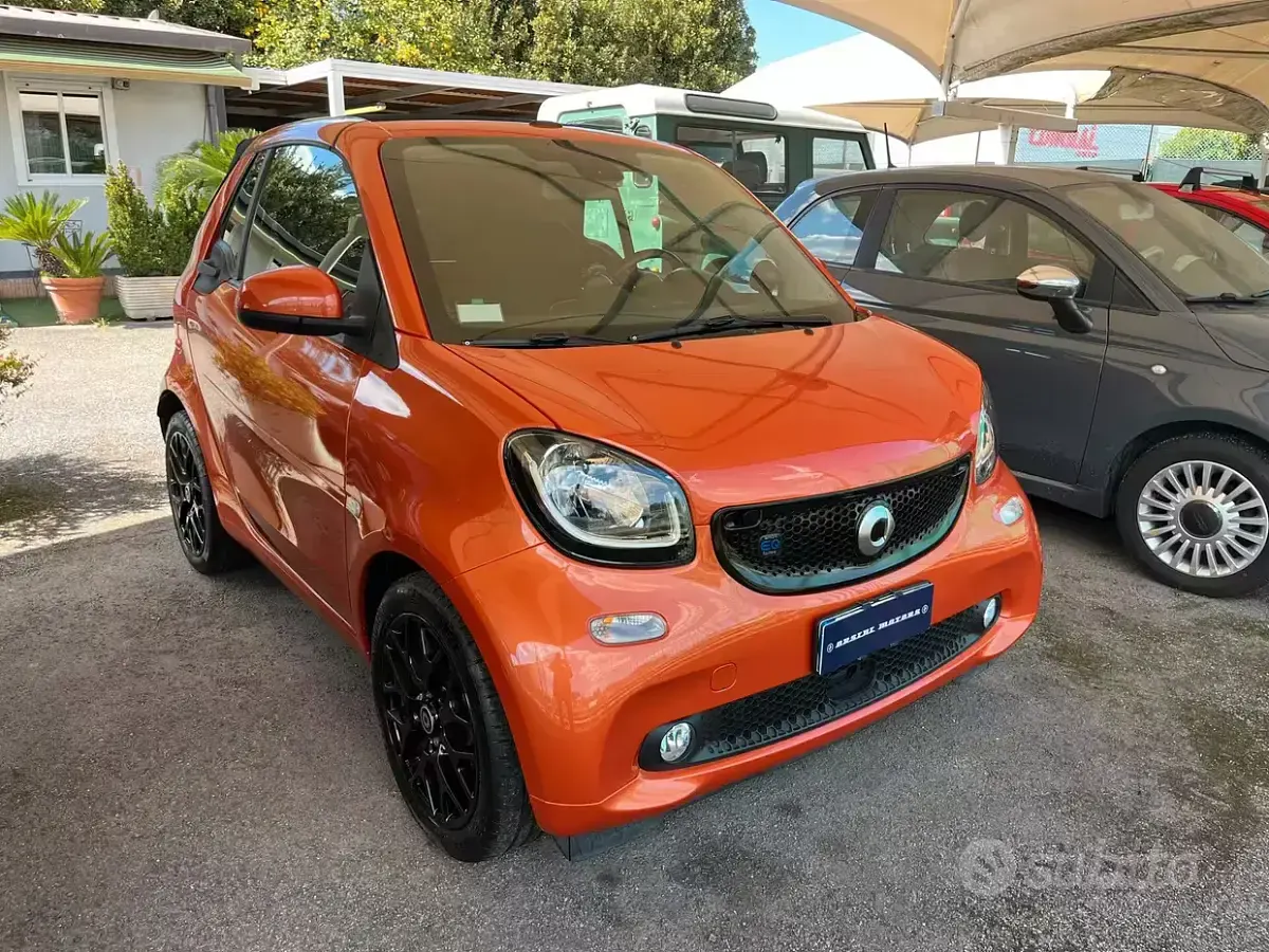 Usata Smart ForTwo Electric Drive Prime 41 kW (56 CV) 2020 Arancione Cabrio