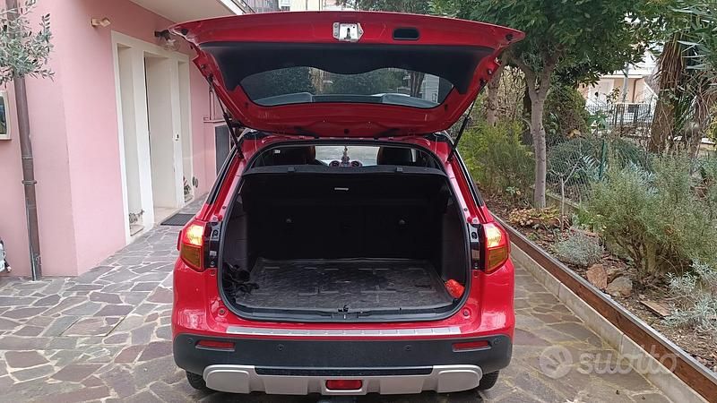Second-hand Suzuki Vitara 140 CP (102 kW) 2016 Roșu Berlinǎ