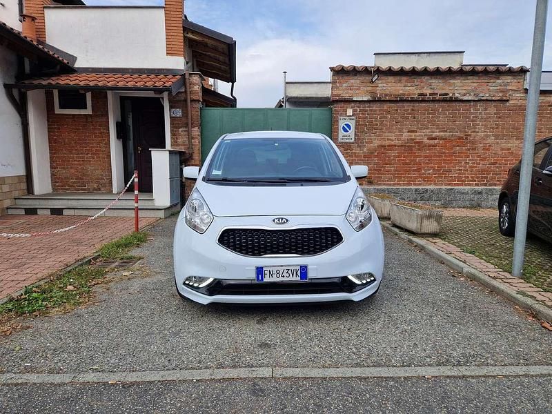 Usata Kia Venga 90 CV (66 kW) 2018 Grigio Utilitaria