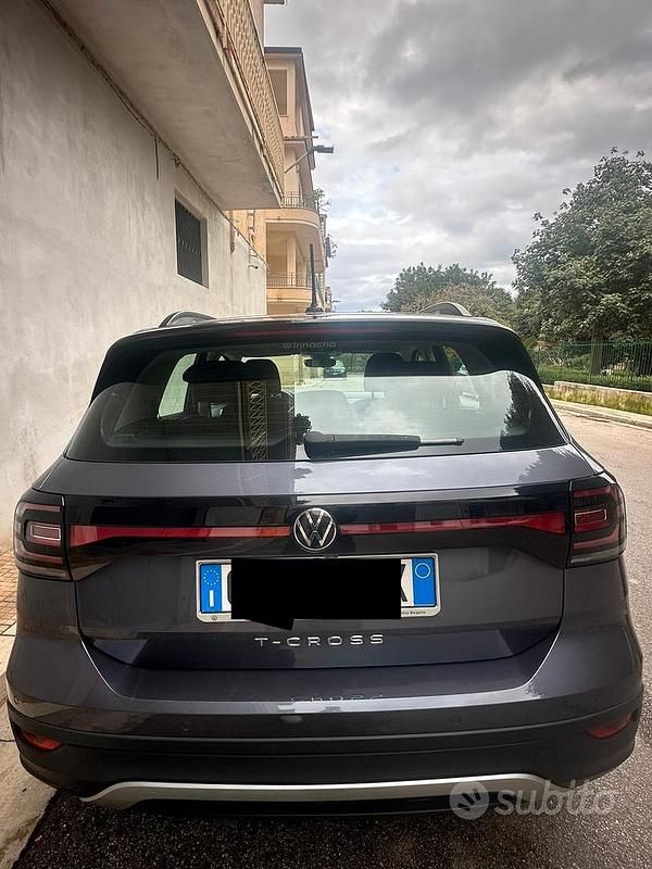 Usata VW T-Cross 95 CV (69 kW) 2023 Grigio SUV
