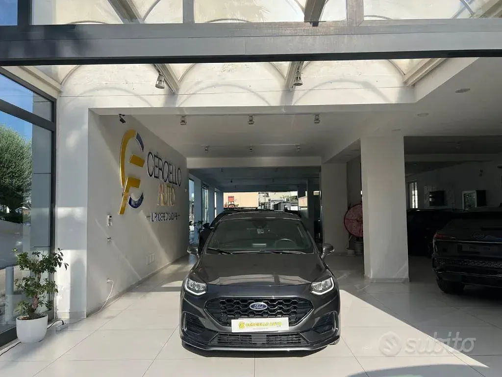 Usata Ford Fiesta ST-Line X 125 CV (91 kW) 2024 Grigio metallizzato Berlina