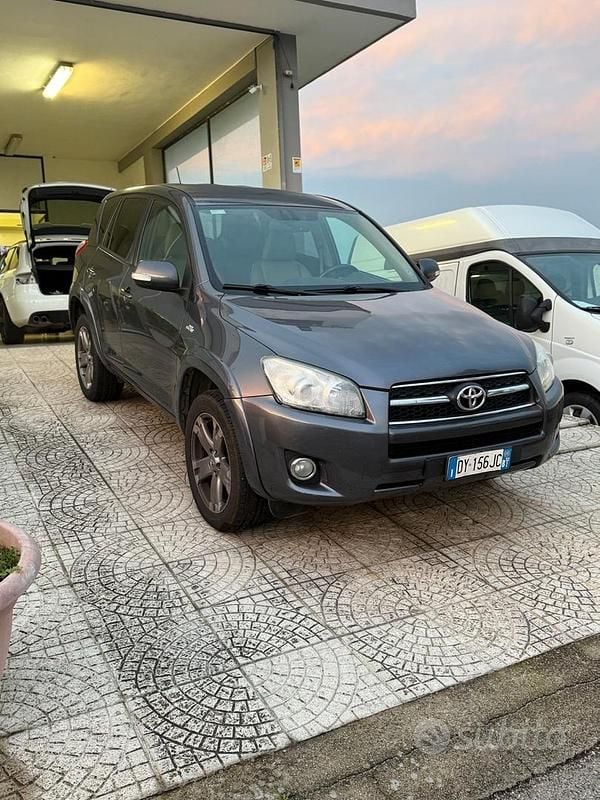 Usata Toyota RAV4 Luxury 150 CV (110 kW) 2009 Giallo SUV