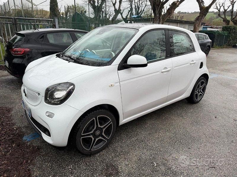 Usata Smart ForFour Proxy 71 CV (52 kW) 2015 Bianco Utilitaria