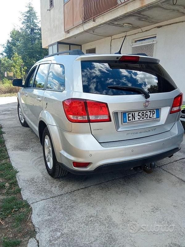 Usata Fiat Freemont Lounge 170 CV (125 kW) 2012 Grigio SUV