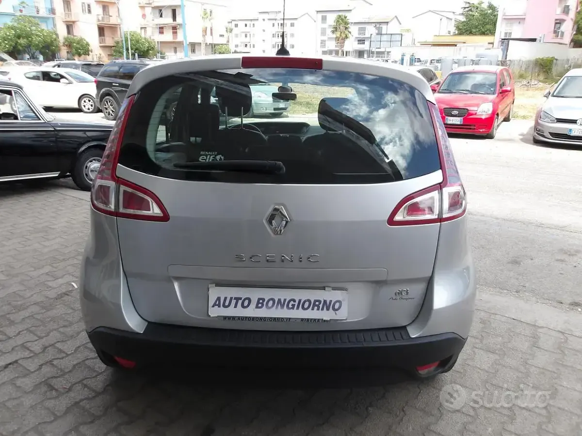Usata Renault Scenic E-Tech Luxe 110 CV (80 kW) 2011 Grigio Monovolume