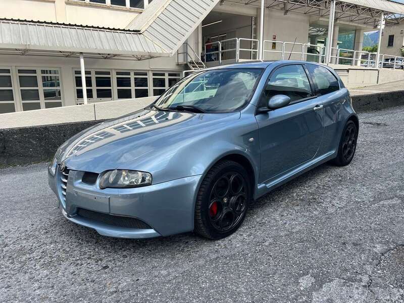 Usata Alfa Romeo 147 GTA 250 CV (183 kW) 2003 Blu/azzurro Utilitaria