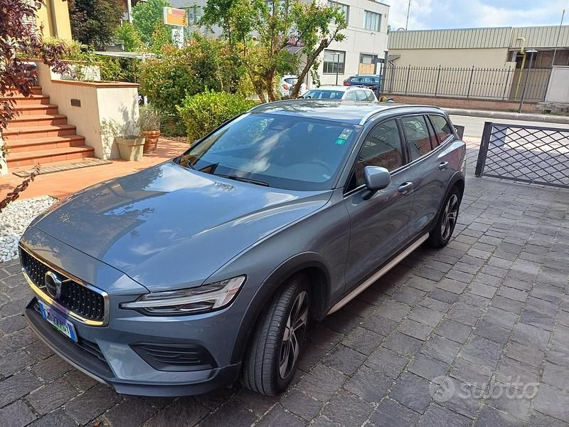 Usata Volvo V60 CC 2023 Grigio Station wagon