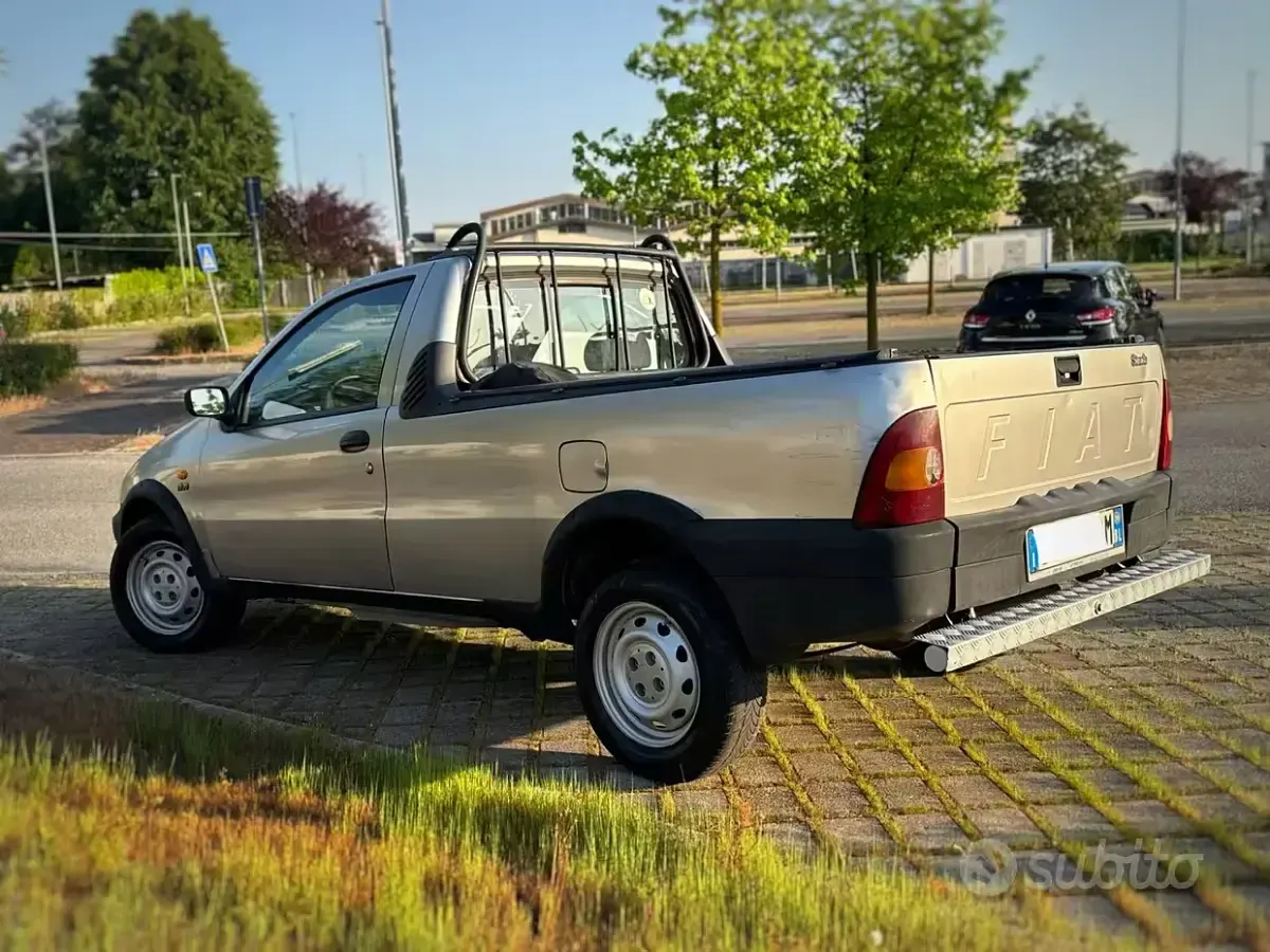 Usata Fiat Strada 69 CV (50 kW) 1999 Grigio Pick-up