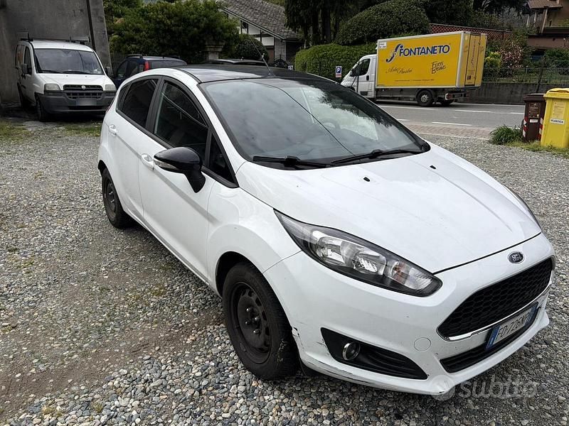 Usata Ford Fiesta 82 CV (60 kW) 2016 Bianco Berlina