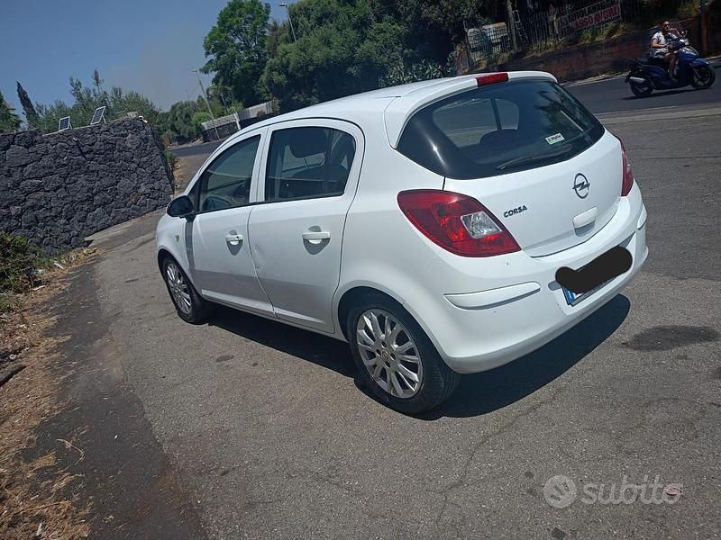 Usata Opel Corsa 80 CV (58 kW) 2009 Bianco Utilitaria