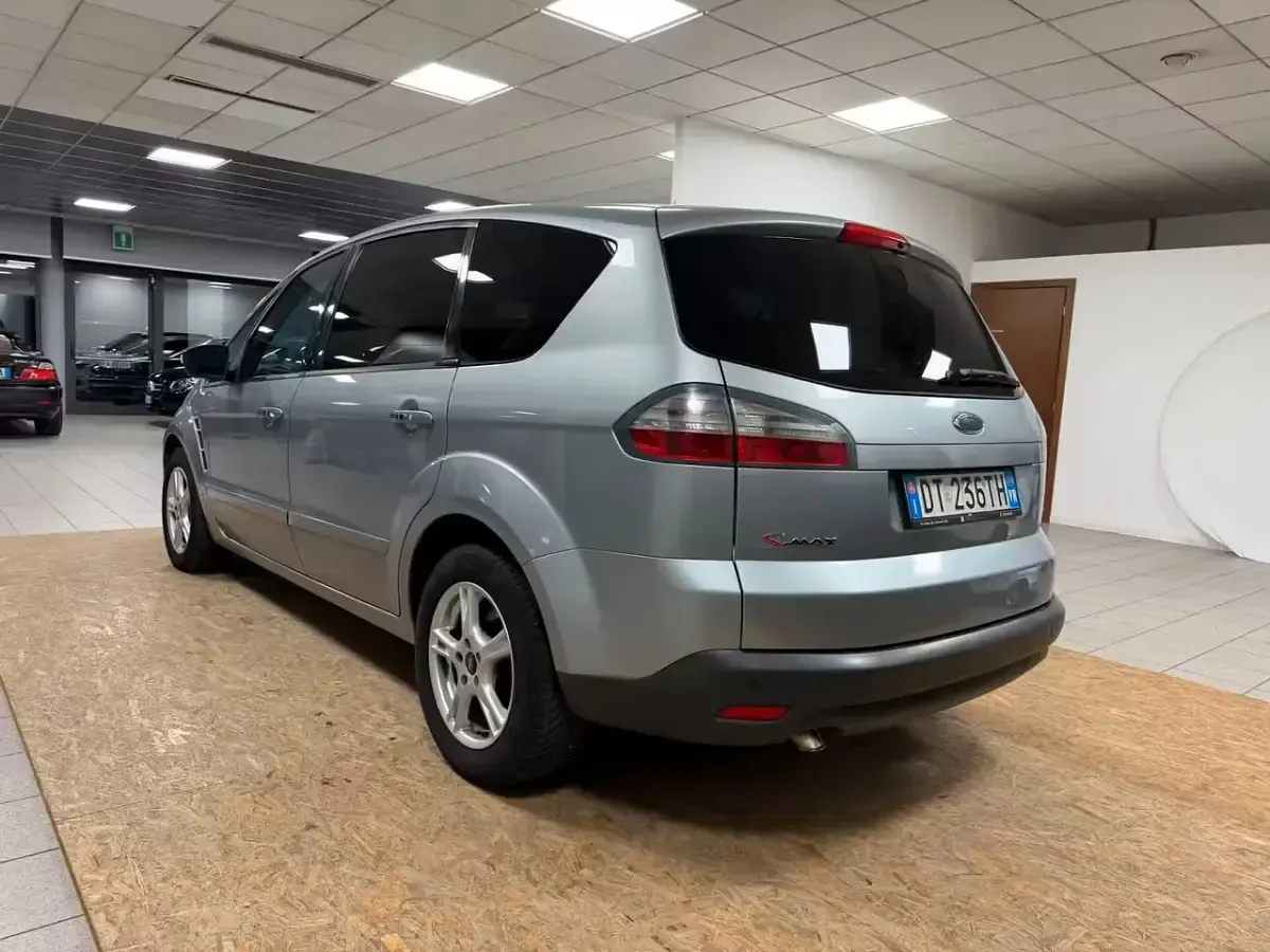 Usata Ford S-MAX Titanium 140 CV (102 kW) 2008 Argento Monovolume