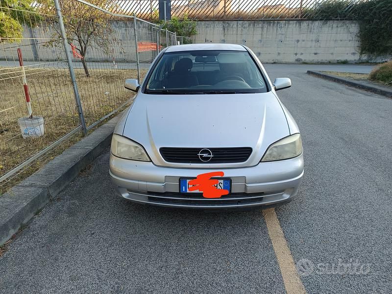Usata 2002 Opel Astra Tre volumi | 800 € (Buon prezzo) - Immagine 1/4