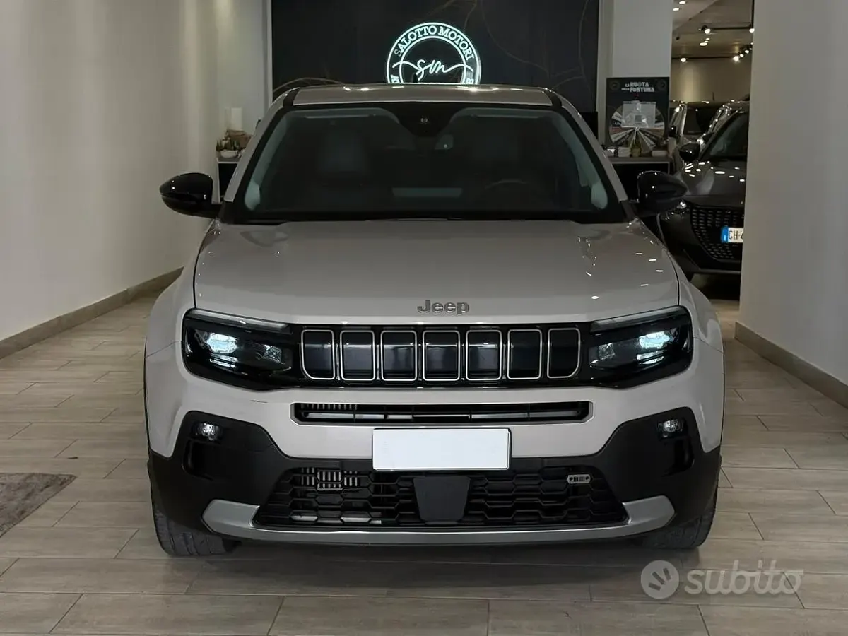 Käytetty Jeep Avenger Summit 101 HP (74 kW) 2023 Keltainen Katumaasturi