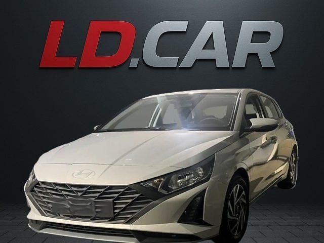 Grigio(met.) Nuova 2025 Hyundai i20 Tre volumi | 15.200 € (Ottimo prezzo) - Immagine 1/4