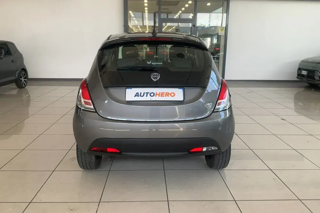 Usata Lancia Ypsilon S 70 CV (51 kW) 2024 Grigio Utilitaria