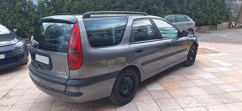 Usata Renault Laguna 98 CV (72 kW) 1999 Grigio Station wagon