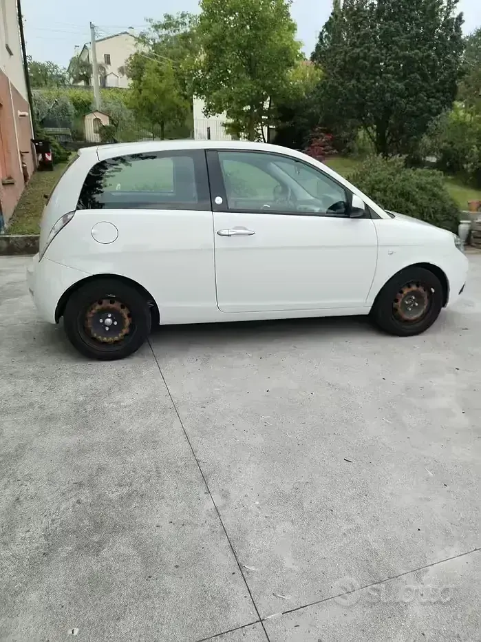 Usata Lancia Ypsilon 60 CV (44 kW) 2010 Bianco Utilitaria