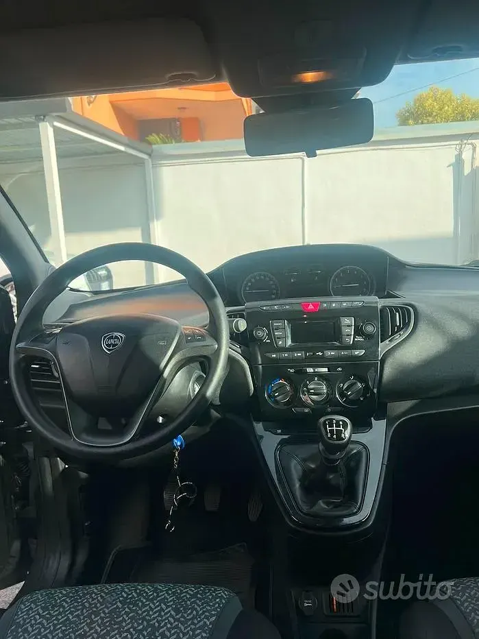Usata Lancia Ypsilon 69 CV (50 kW) 2020 Grigio Utilitaria
