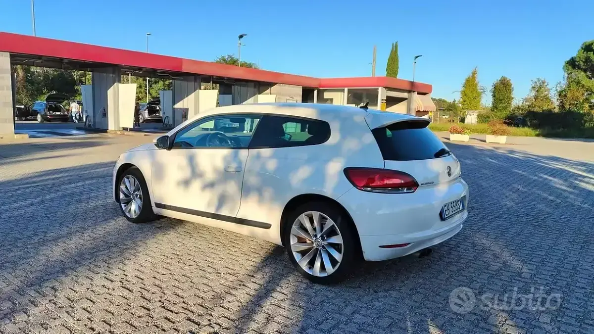 Usata VW Scirocco 122 CV (89 kW) 2011 Bianco Coupé