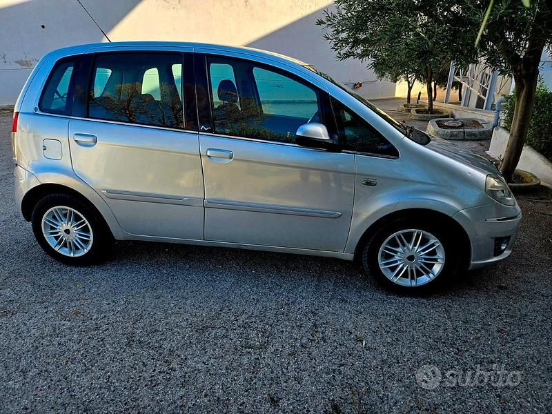 Usata Lancia Musa 95 CV (69 kW) 2012 Grigio Monovolume
