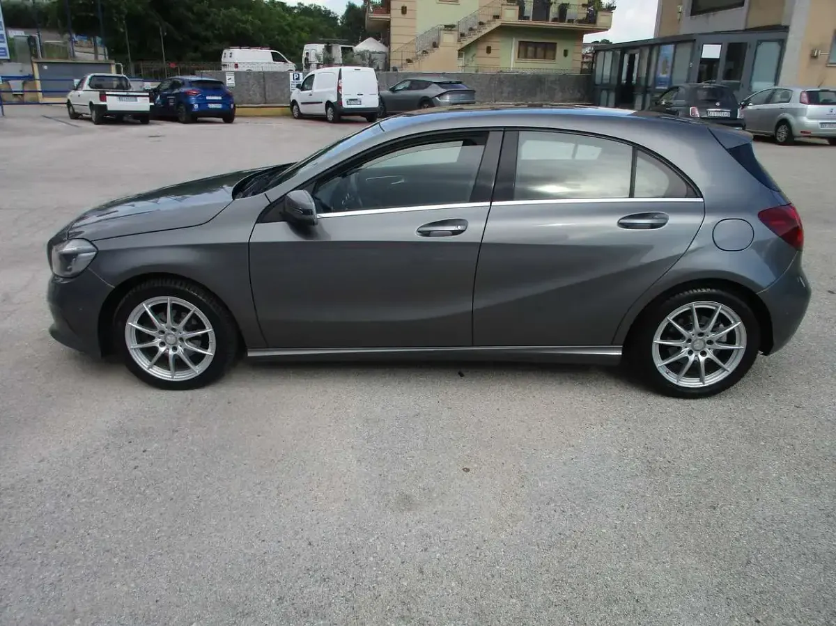 Usata Mercedes A180 Urban 109 CV (80 kW) 2016 Grigio Berlina