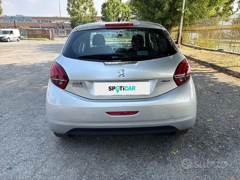 Usata Peugeot 208 Active 82 CV (60 kW) 2016 Grigio Utilitaria