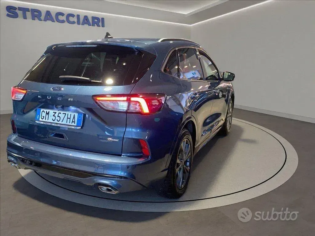 Usata Ford Kuga ST-Line 190 CV (139 kW) 2023 Blu metallizzato SUV