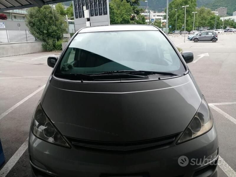 Usata Toyota Previa 116 CV (85 kW) 2005 Grigio Monovolume
