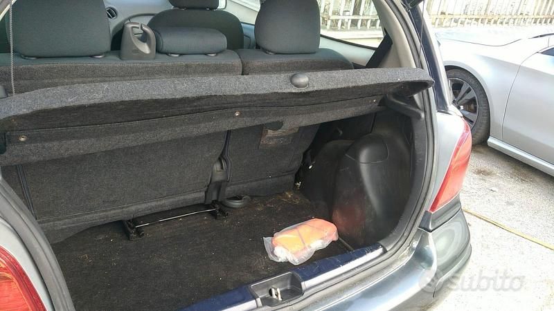 Usata Toyota Yaris 2005 Grigio Berlina