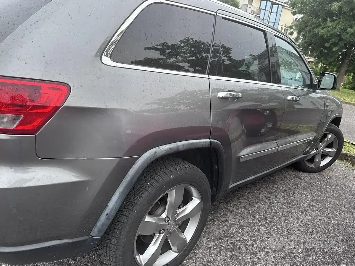 Usata Jeep Grand Cherokee 241 CV (177 kW) 2011 Grigio SUV