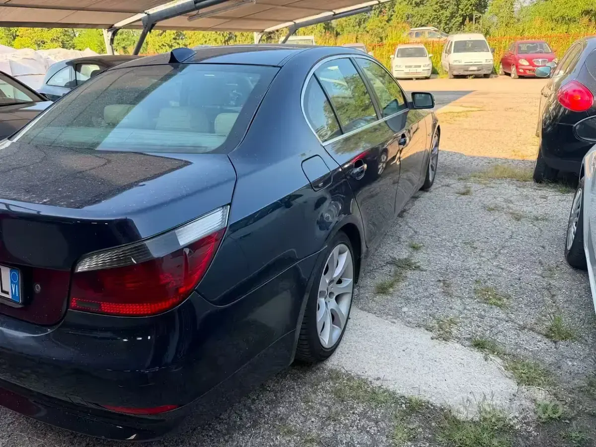 Usata BMW 530 218 CV (160 kW) 2004 Bluazzurro Berlina