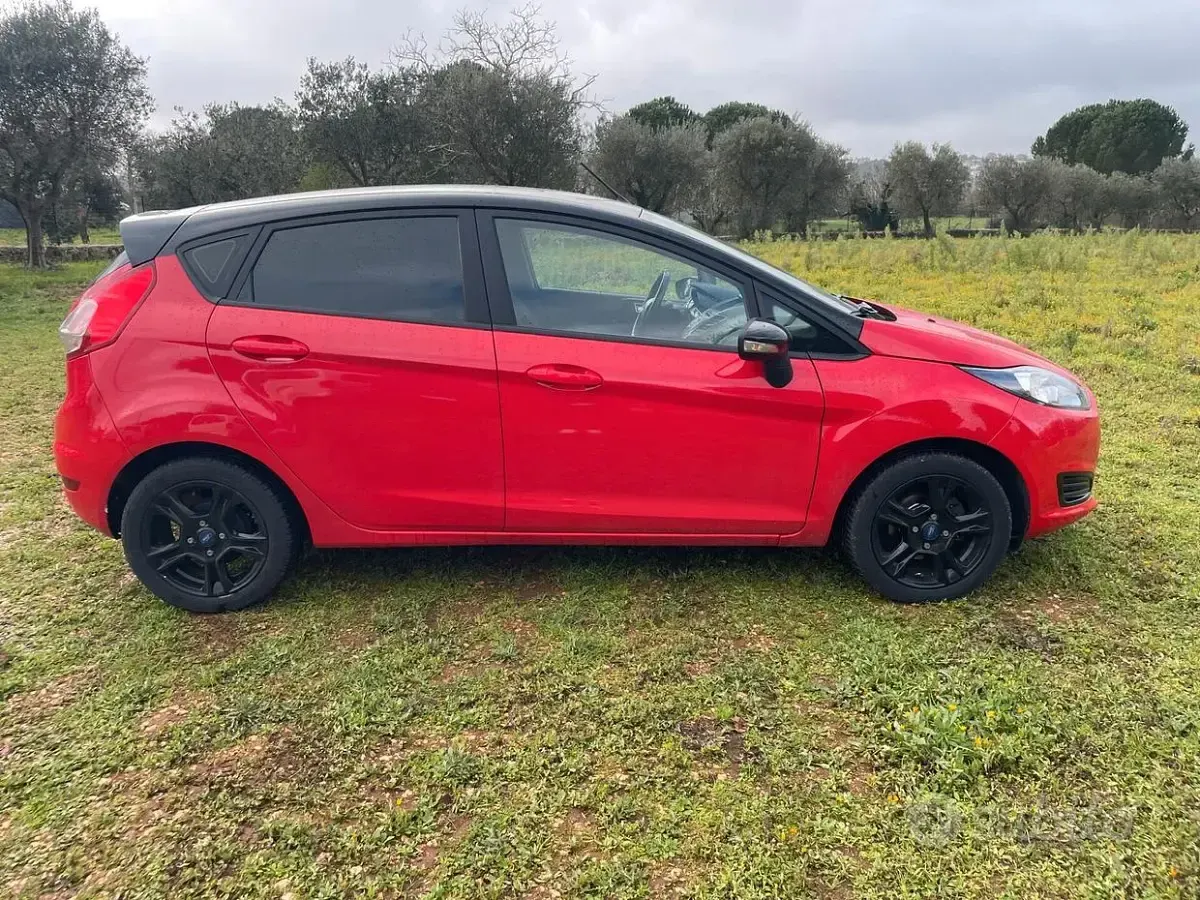 Usata Ford Fiesta Titanium 100 CV (73 kW) 2017 Rosso Utilitaria