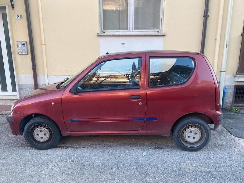 Rosso Usata 2002 Fiat 600 Due volumi | 600 € (Ottimo prezzo) - Immagine 1/3