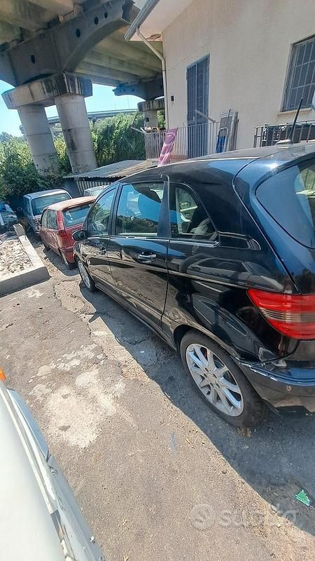 Usata Mercedes B200 140 CV (102 kW) 2006 Nero Monovolume