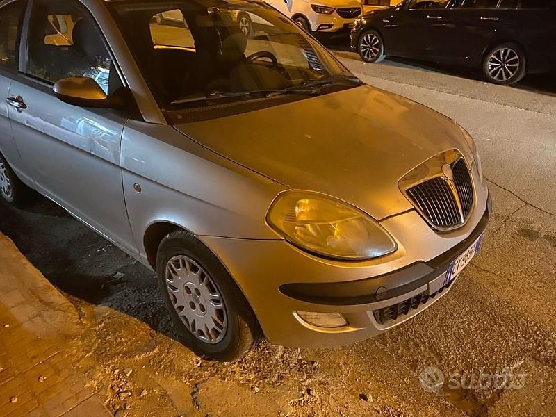 Usata Lancia Ypsilon 75 CV (55 kW) 2006 Grigio Utilitaria