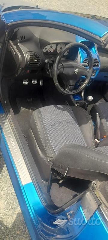 Usata Peugeot 206 CC 109 CV (80 kW) 2002 Blu Cabrio