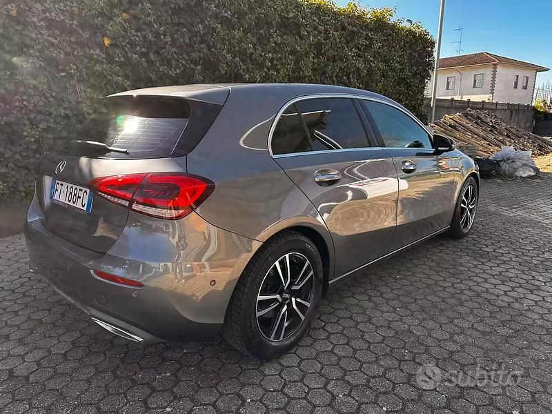 Usata Mercedes A180 116 CV (85 kW) 2018 Grigio Berlina