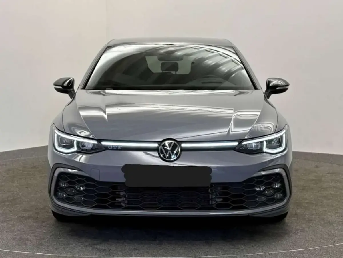 Usata VW Golf VIII GTE 150 CV (110 kW) 2023 Grigio pietra di luna Berlina