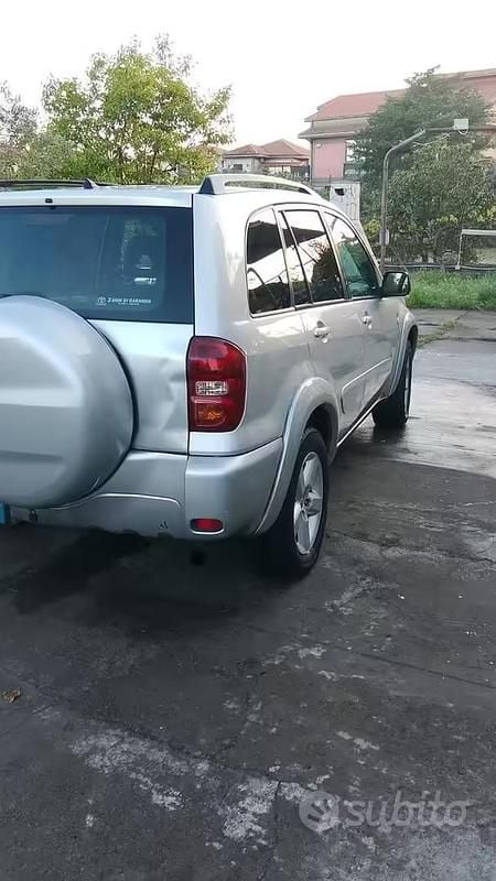 Second-hand Toyota RAV4 128 CP (94 kW) 2005 SUV